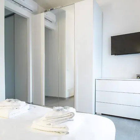 Stylish Flat Porta Venezia Fast Wifi Ac Metro-5 Min From Duomo 아파트