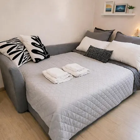 Family Apartment, Duomo 12 Min Walk, 5 Guests, Near Covered Parking Διαμέρισμα