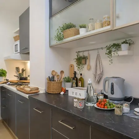 Family Apartment, Duomo 12 Min Walk, 5 Guests, Near Covered Parking Μιλάνο