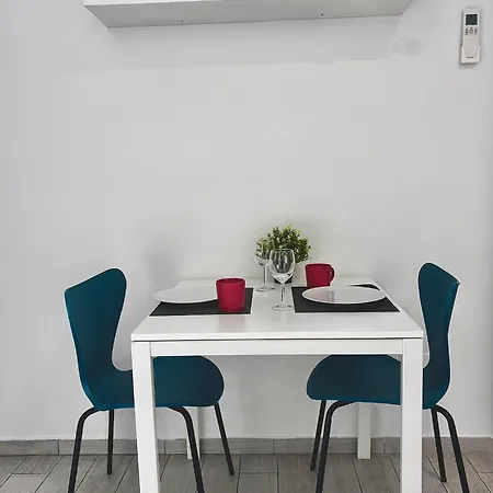 Habesha Flats - A Quiet Retreat Just Steps From The Metro M1 *