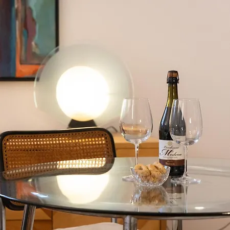 Chic Design 80 Sqm - Sleeps 6 - Metro 2 Min Διαμέρισμα