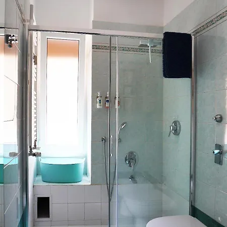 10 Min - Bright & Modern, Up To 5 Beds * Milánó