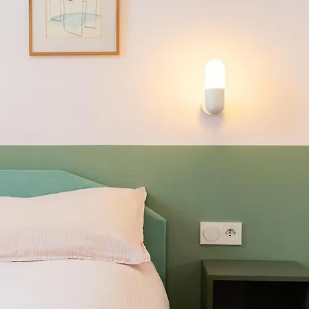 Chic Design 80 Sqm - Sleeps 6 - Metro 2 Min *