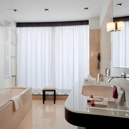 Crowne Plaza By Ihg 4*