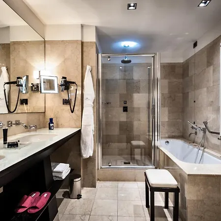 Crowne Plaza By Ihg Отель