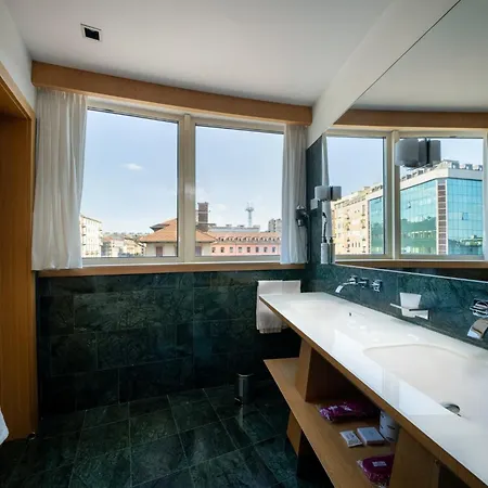 Отель Crowne Plaza By Ihg 4*