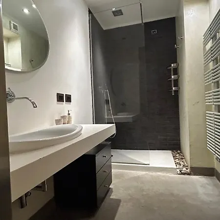 Stylish In Fashion District - Corso Venezia