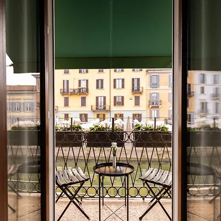 - Alzaia Naviglio Grande Appartement Milan