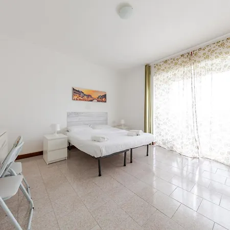 Guesthost - Bonola M1 Bright & Functional Flat Apartment Mailand