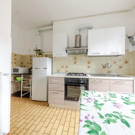 Guesthost - Bonola M1 Bright & Functional Flat Mailand