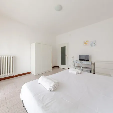 Guesthost - Bonola M1 Bright & Functional Flat