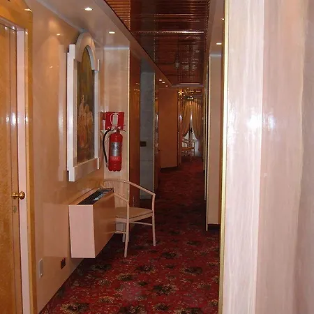 Roma Hotel 4*