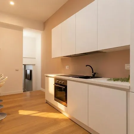 Mch Vespri - 8 Stops To Duomo, Family Loft, Subway 2 Minutes شقة