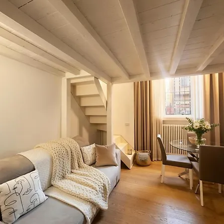 Mch Vespri - 8 Stops To Duomo, Family Loft, Subway 2 Minutes شقة