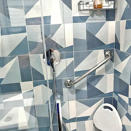 Casa Dimi - 2 Bedroom 2 En-suite Bath, 2 Min M5, Smart Lock Apartmán *