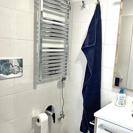 Casa Dimi - 2 Bedroom 2 En-suite Bath, 2 Min M5, Smart Lock Apartmán