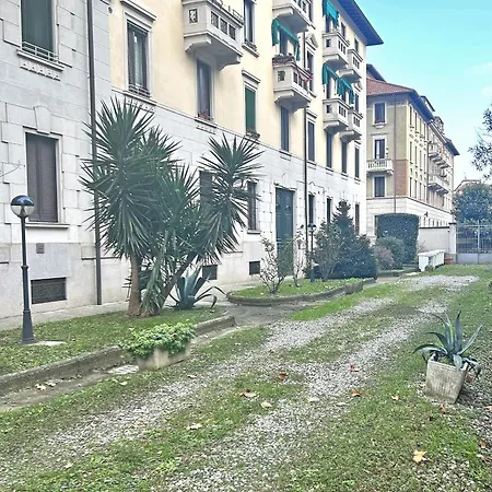 Casa Dimi - 2 Bedroom 2 En-suite Bath, 2 Min M5, Smart Lock