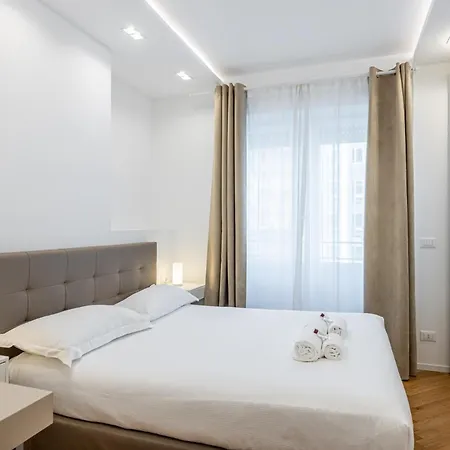 Doria 10 Next To Train Station Apartment
