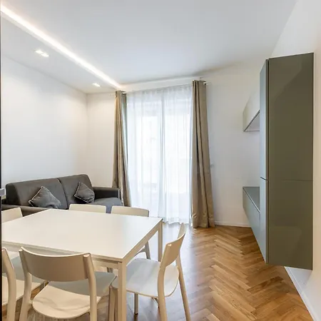 Doria 10 Next To Train Station Apartment *