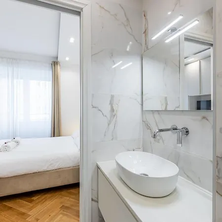 Doria 10 Next To Train Station Lägenhet *