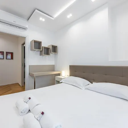 Doria 10 Next To Train Station Apartman