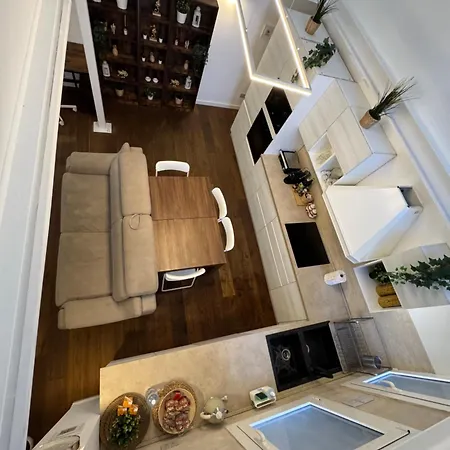 Dea Dreams - Lofty Marghera Holiday home