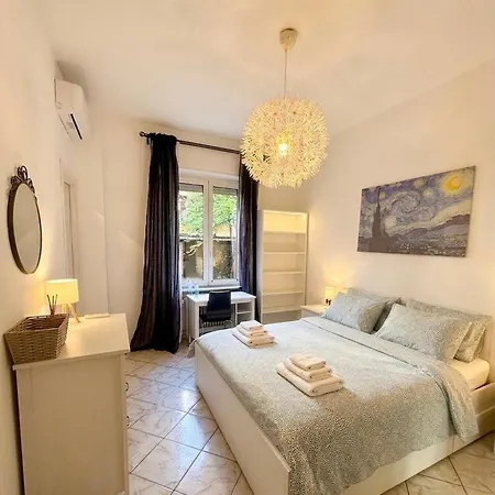 In Elegant Close To The Center Gæstehus