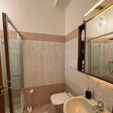 In Elegant Close To The Center