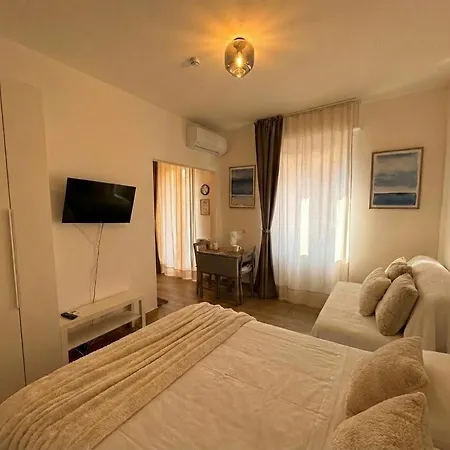 Loreto 15 Mins From Duomo - M1 Rovereto アパート *