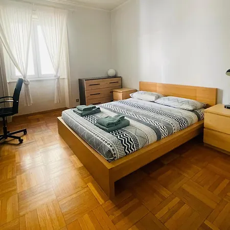 Downtown Chic - Quiet Retreat With Free Wifi & Air Conditioning 아파트 밀라노