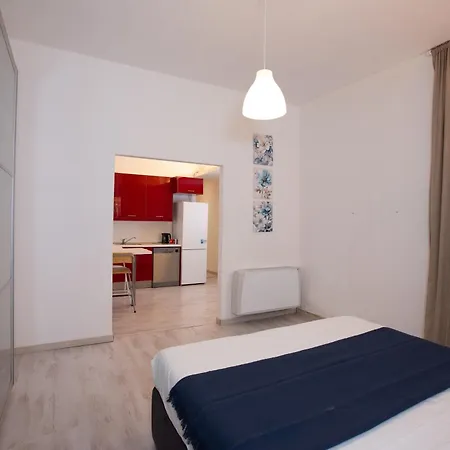 Elegant Little - Center - M4 Station