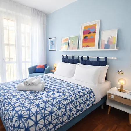 Blue Retreat Modern Near M4 *