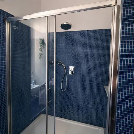 Blue Retreat Modern Near M4 Апартаменты *