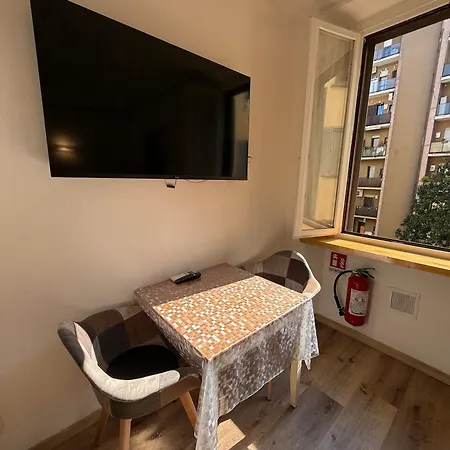 Number32milan Apartmán *