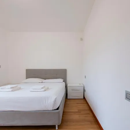 Luxury - Muratori 9 * Milaan