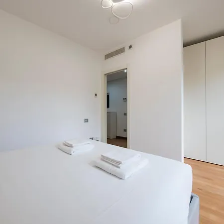 Luxury - Muratori 9 * Milano