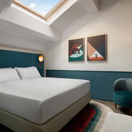 Puccini Milan, Tapestry Collection By Hilton