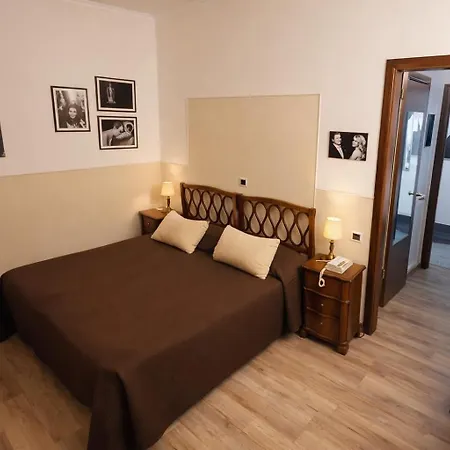 فندق Hotiday Citylife 4*