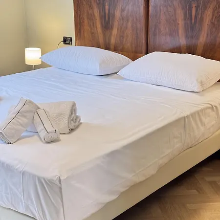 Lisi - Porta Romana Guestroom 3*
