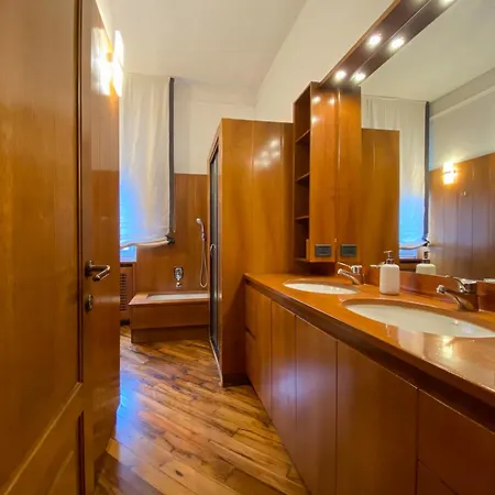 Quadrio Grand - Parking Space And Garden Villa Milano