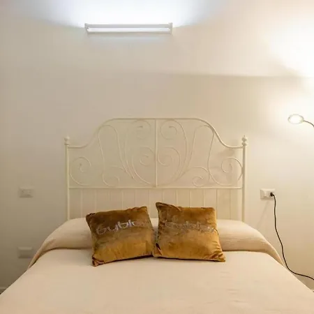 Aura Milanese ميلان