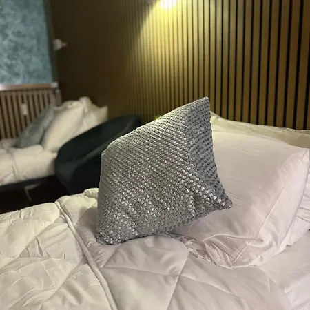 Bicocca Niguarda A 15min Dal Duomo ゲストハウス 4*