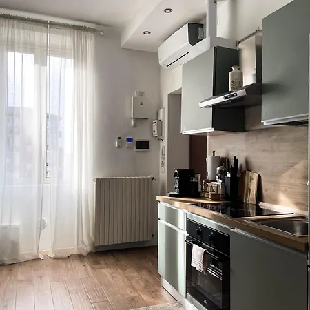 Modern Design Near Metro, Center Milão