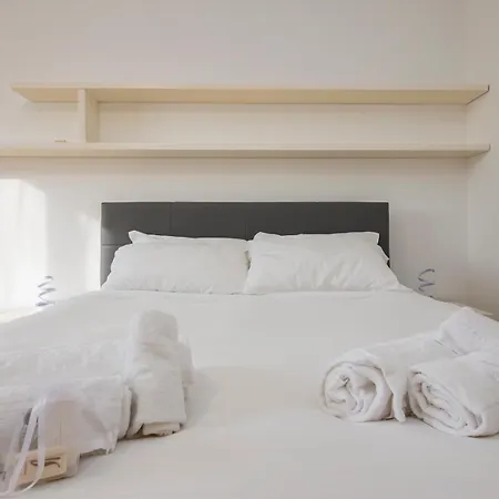 Homelovers Bright&white House Navigli District Appartamento Milano
