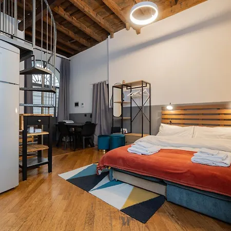 Comodo E Confortevole Loft A Due Passi Dal Duomo Di E I Navigli Lägenhet