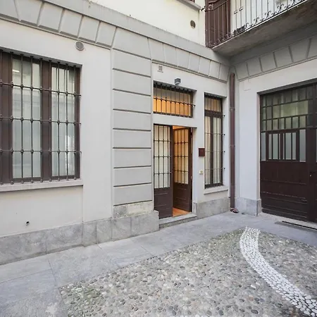 Minimal & Cozy Near Duomo