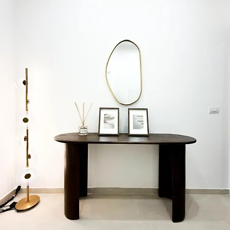 Orange In The Heart Of 아파트 *