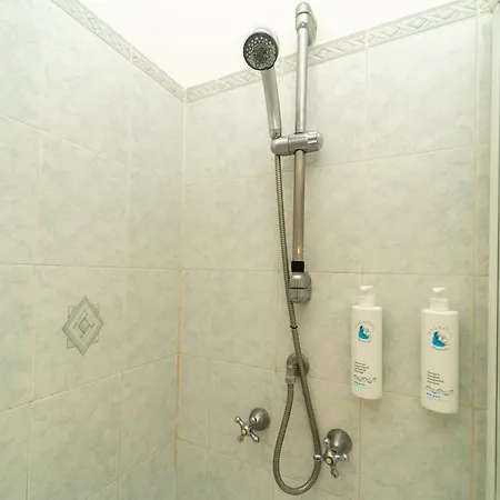 Daire Cozy Attic With Terrace And Ac And Wifi *