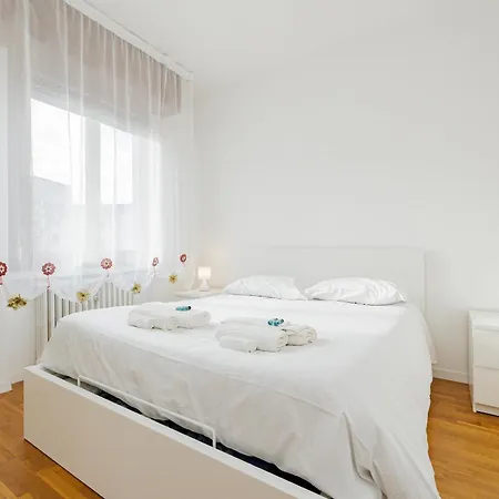 Apartment Isola - 2 Bedrooms - Free Parking