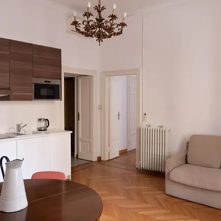 Апартаменты Stylish Walking Distance Duomo Mirable Pm *